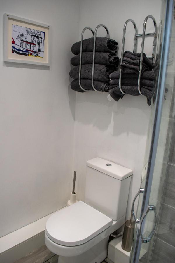 121 Studio - Central Studio Apartment, Terrace & Full Kitchen - Airport & Train Shuttle Bishop’s Stortford Exterior foto