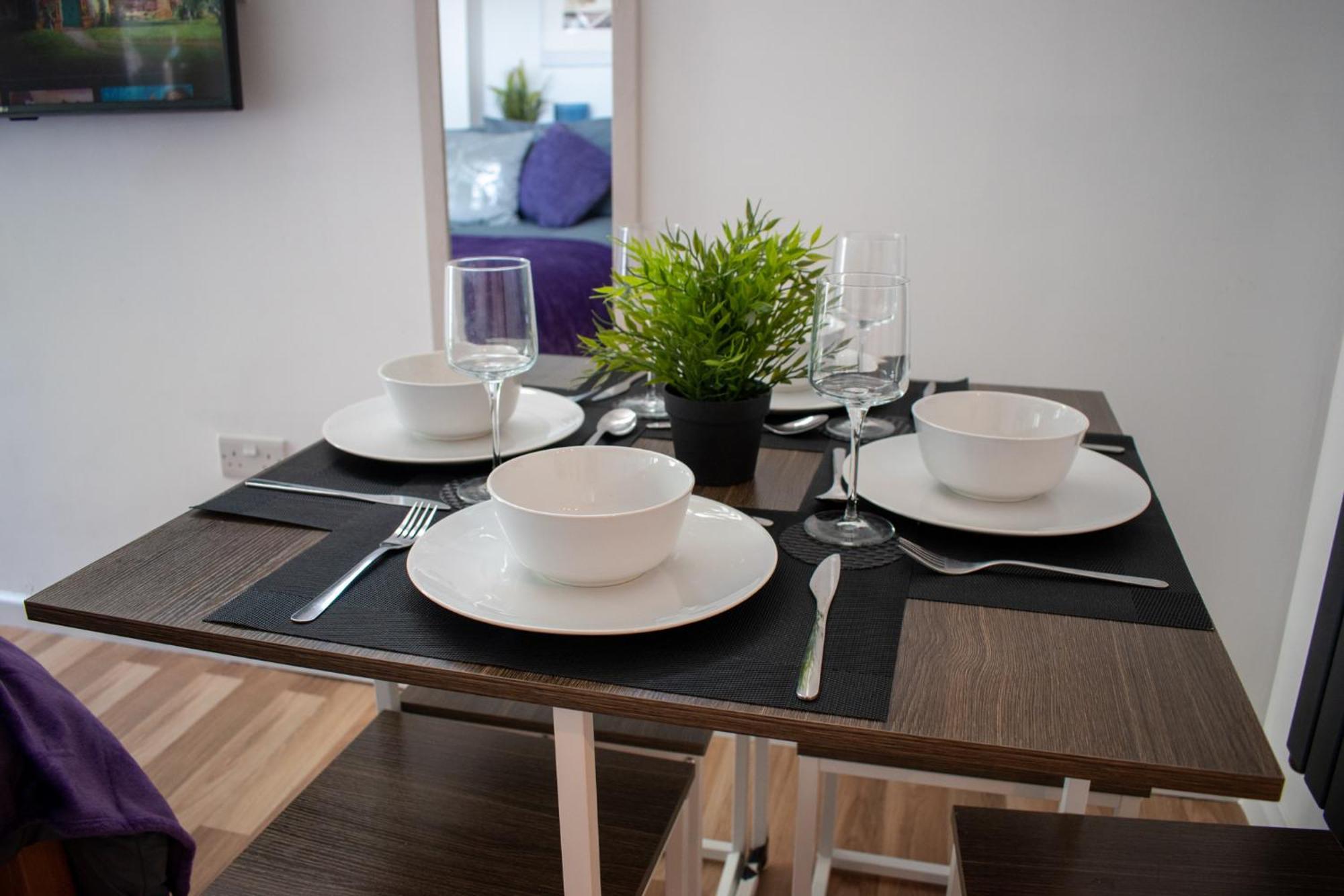 121 Studio - Central Studio Apartment, Terrace & Full Kitchen - Airport & Train Shuttle Bishop’s Stortford Zimmer foto