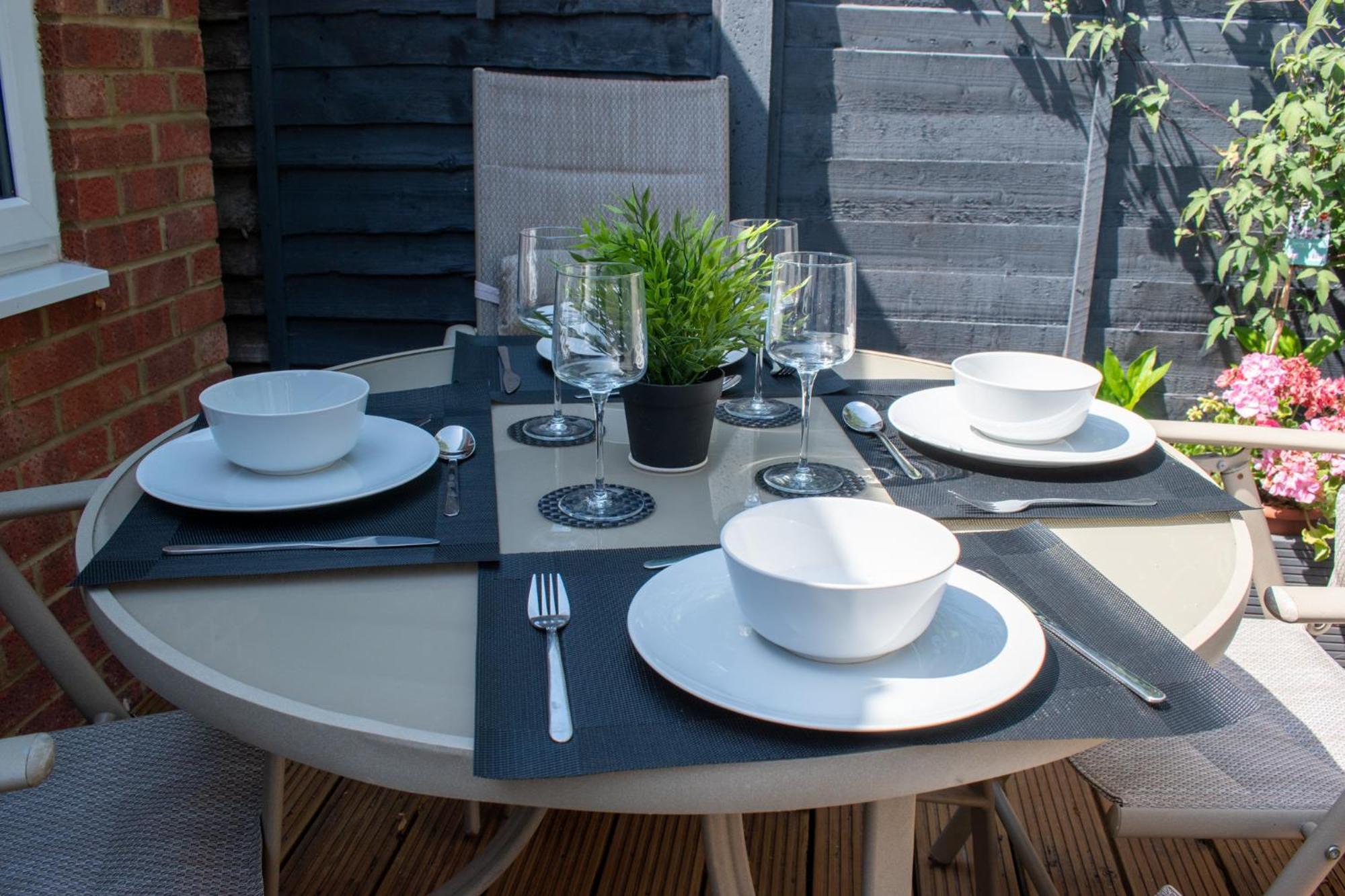 121 Studio - Central Studio Apartment, Terrace & Full Kitchen - Airport & Train Shuttle Bishop’s Stortford Zimmer foto